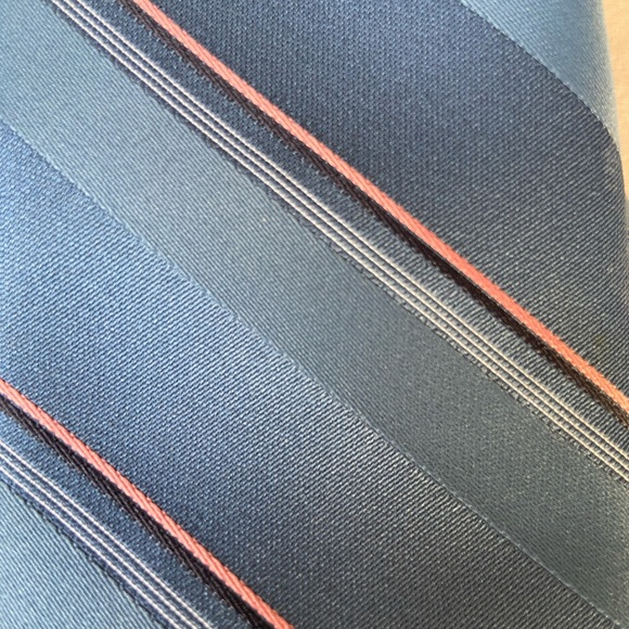 Oscar de la Renta Striped Tie - Picture 4 of 4